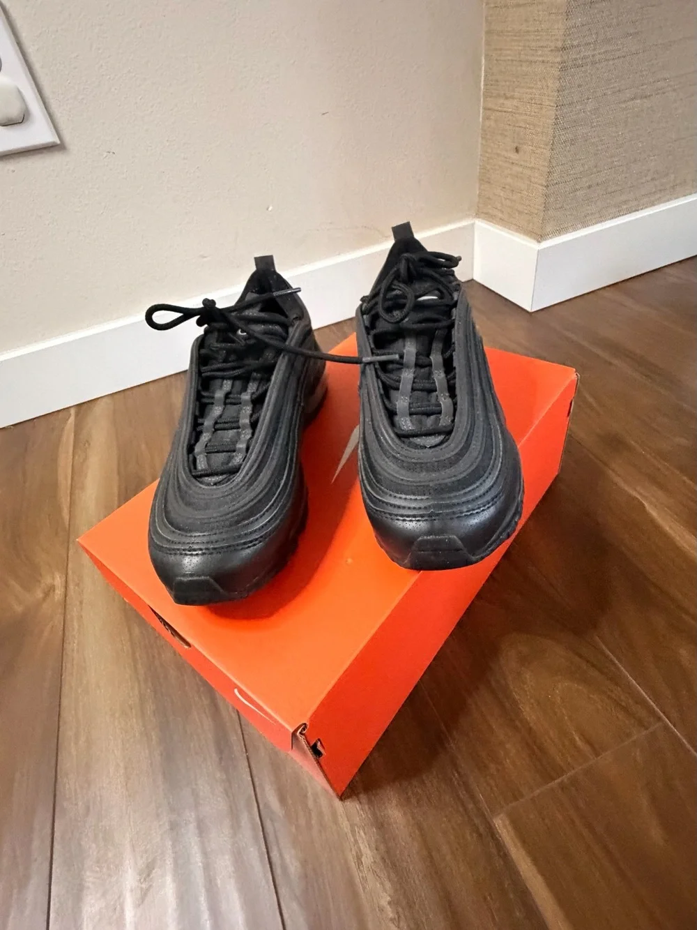 Nike streamlined air